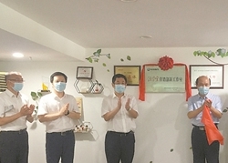 大力弘揚(yáng)勞模精神、勞動(dòng)精神、工匠精神